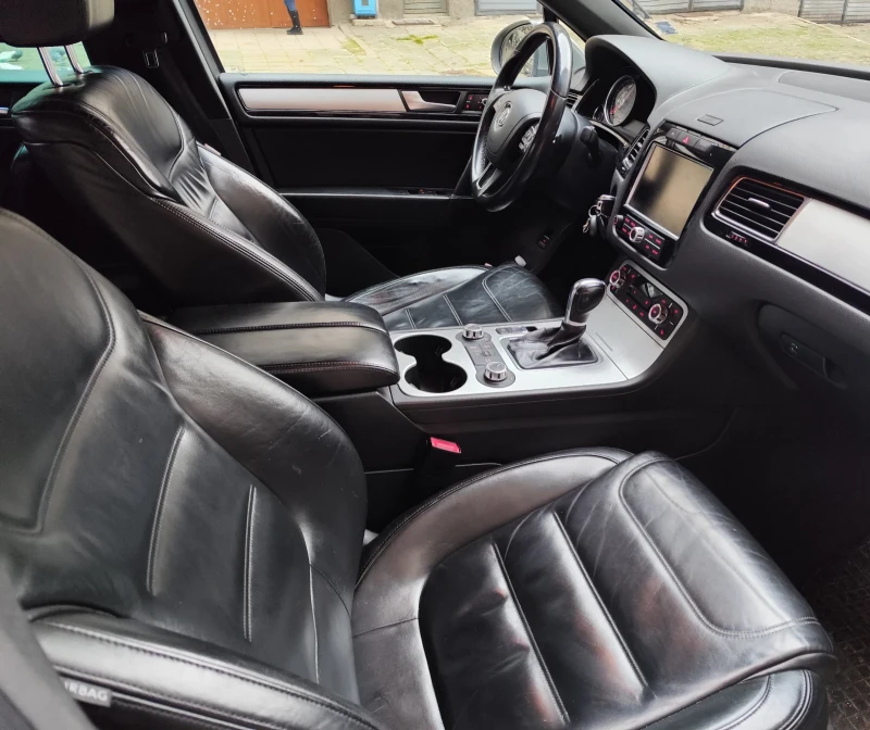VW Touareg 3.0 tdi, снимка 7 - Автомобили и джипове - 52944103