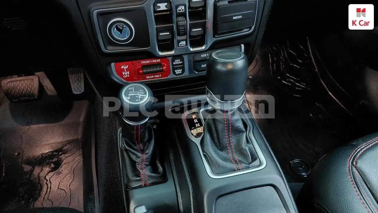 Jeep Gladiator RUBICON / 4X4 / DISTRONIC / ПОДГРЕВИ , снимка 16 - Автомобили и джипове - 54060796