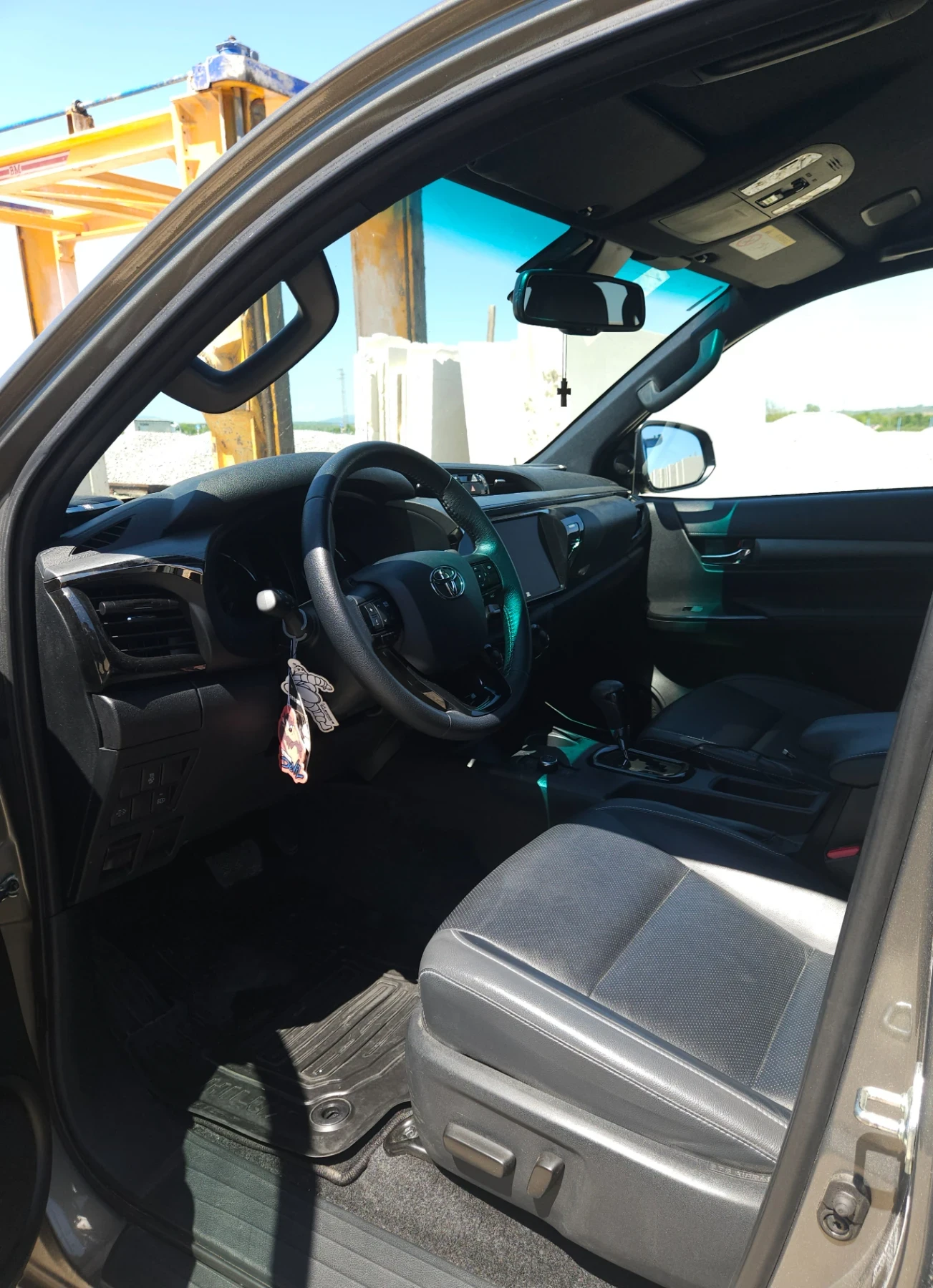 Toyota Hilux Mild Hybrid 48 V invincible, снимка 9 - Автомобили и джипове - 54457305