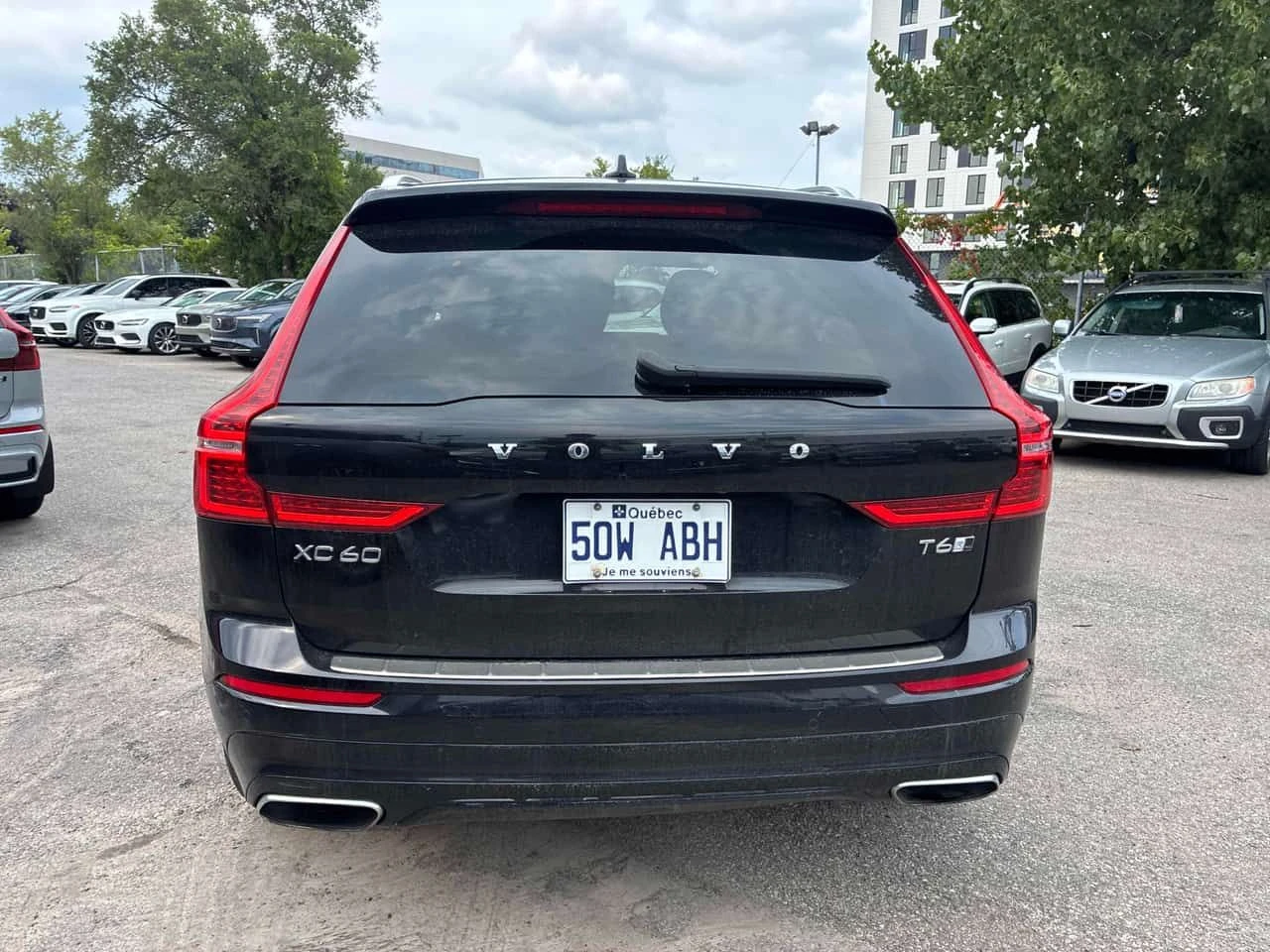 Volvo XC60 * R Design * ГЛАВНО ПРЕДСТАВИТЕЛСТВО НА VOLVO, снимка 4 - Автомобили и джипове - 55481739