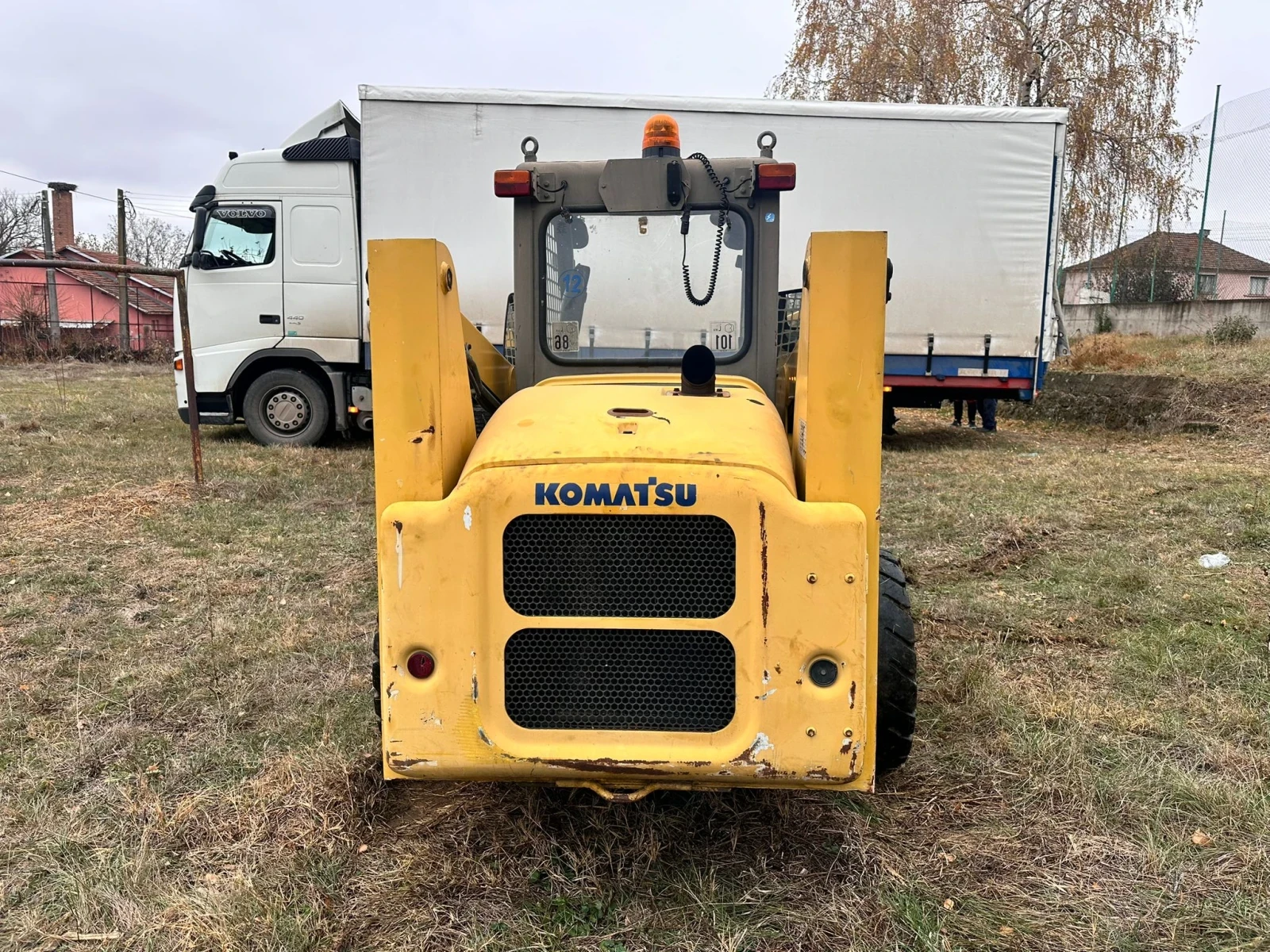 Мини челни товарачи Komatsu Sk815 - изображение 2