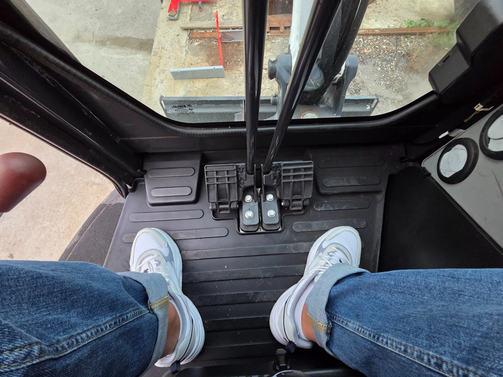 ����� Bobcat E26 | Mobile.bg � ����������� 16