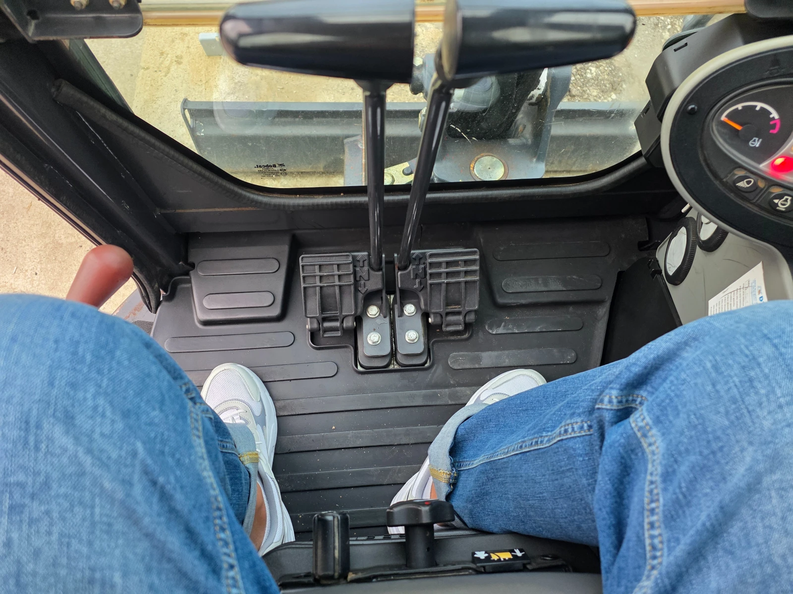 ����� Bobcat E26 | Mobile.bg � ����������� 11