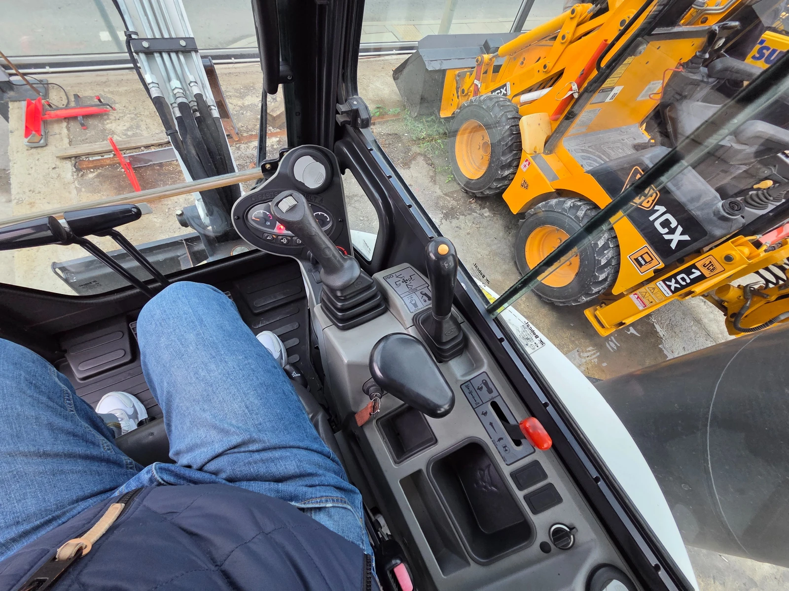 ����� Bobcat E26 | Mobile.bg � ����������� 14