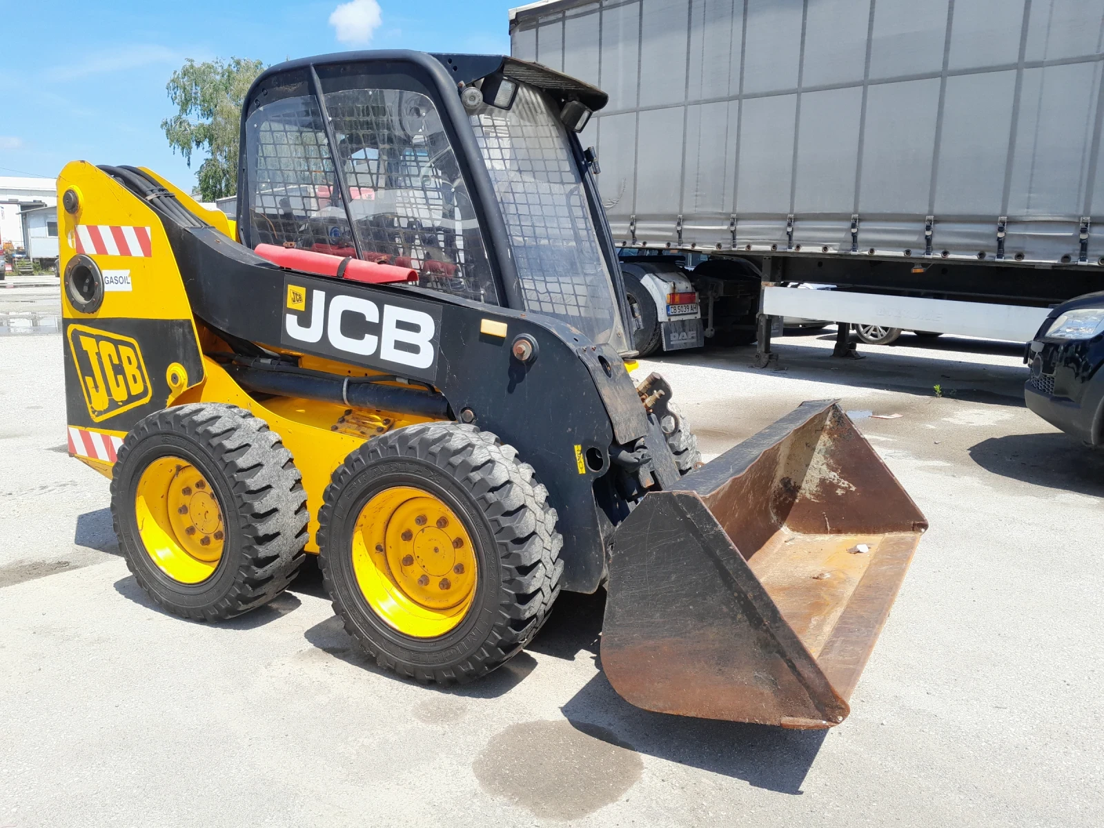 Мини челни товарачи JCB Robot 160