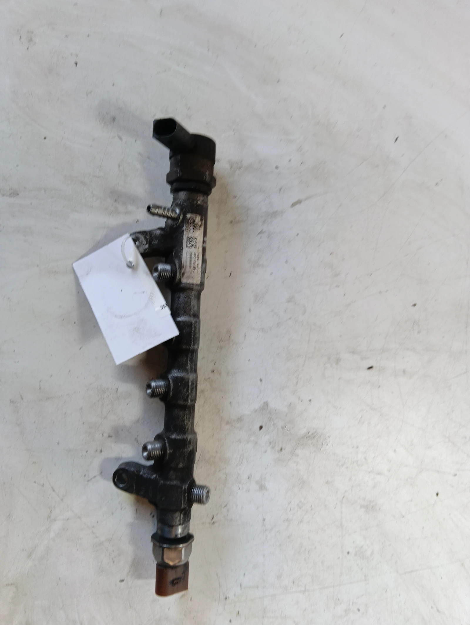 горивна рейка 2.0 TDI 03L125C 03L130089J 057130764AB 03L906054 VW Passat