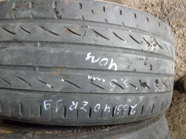 Гуми Летни 235/40R19, снимка 10 - Гуми и джанти - 18317014