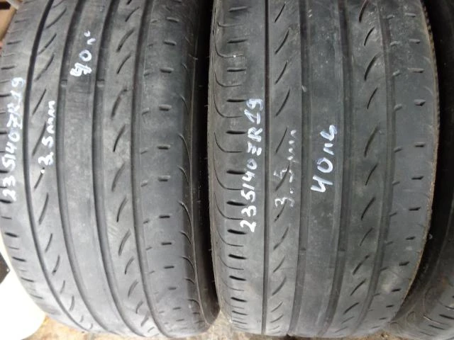 Гуми Летни 235/40R19, снимка 4 - Гуми и джанти - 18317014