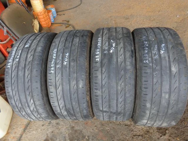 Гуми Летни 235/40R19, снимка 5 - Гуми и джанти - 18317014