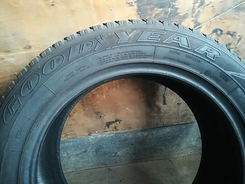 Гуми Зимни 255/55R19, снимка 4 - Гуми и джанти - 23632238