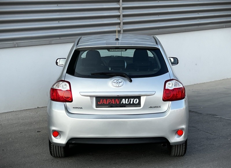 Toyota Auris 1.6i FACELIFT, снимка 7 - Автомобили и джипове - 46828081