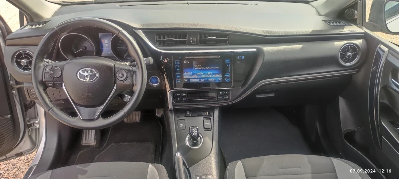 Toyota Auris HYBRID 112100km, снимка 7 - Автомобили и джипове - 47159945