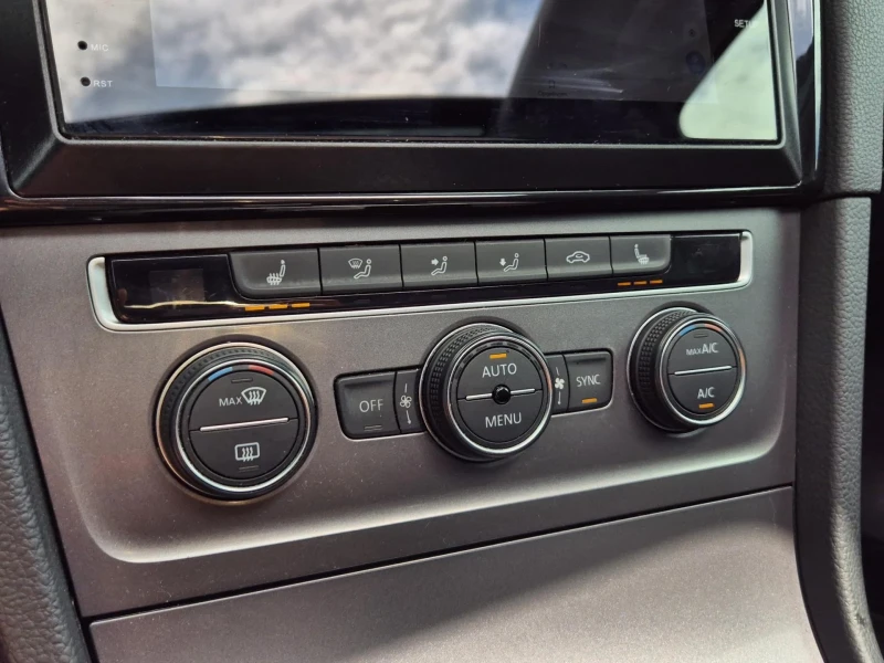 VW Golf 1.2 TSI Lounge , снимка 15 - Автомобили и джипове - 52790757