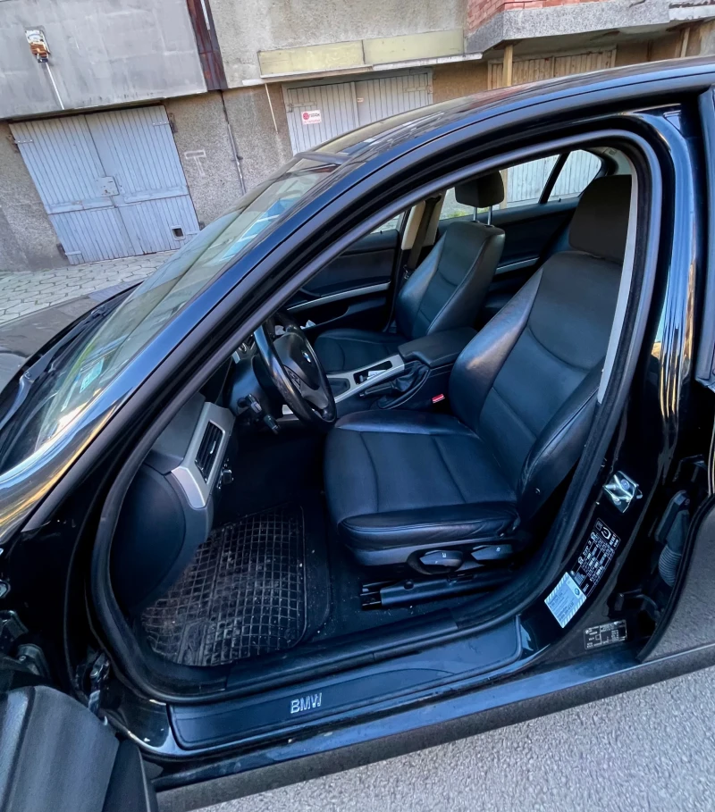 BMW 320, снимка 12 - Автомобили и джипове - 52929356