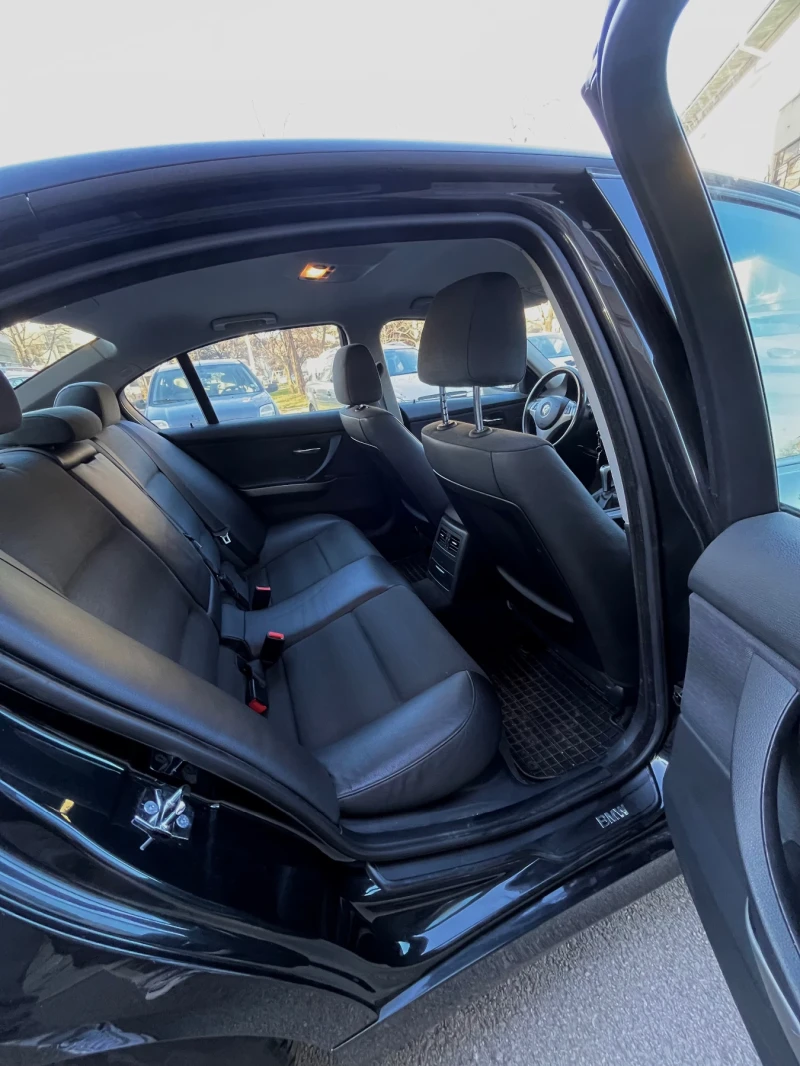 BMW 320, снимка 14 - Автомобили и джипове - 52929356