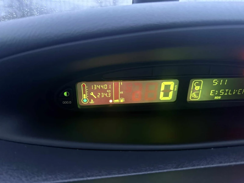 Citroen Xsara picasso 1.6i-109PS-КЛИМАТРОНИК, снимка 13 - Автомобили и джипове - 53104235