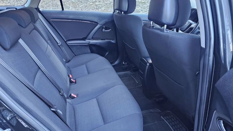 Toyota Avensis 1.8, снимка 14 - Автомобили и джипове - 53457604