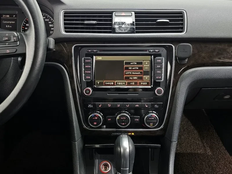 VW Passat 2.0 TDI, снимка 15 - Автомобили и джипове - 54298569