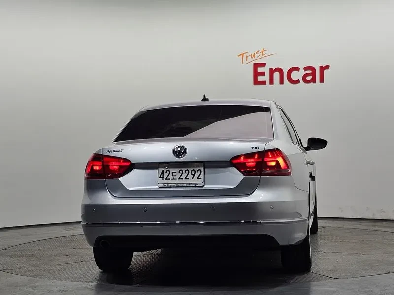 VW Passat 2.0 TDI, снимка 4 - Автомобили и джипове - 54298569