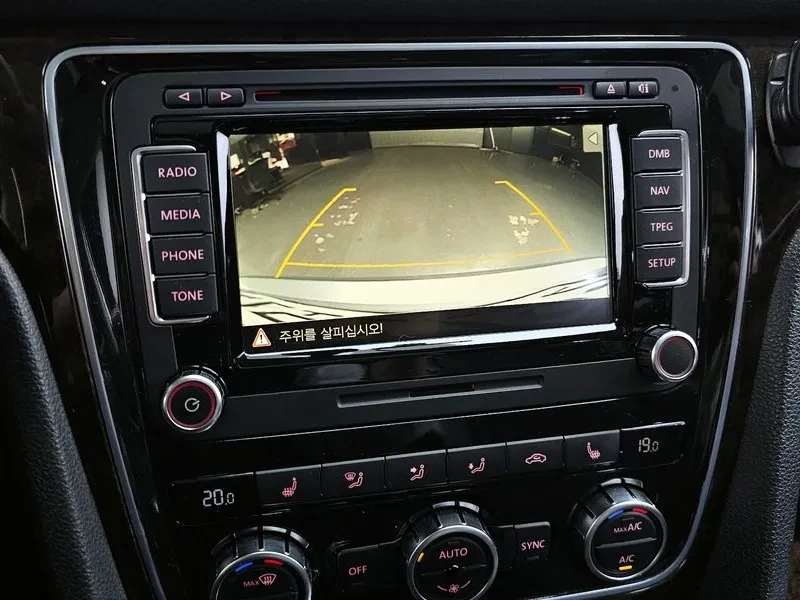 VW Passat 2.0 TDI, снимка 16 - Автомобили и джипове - 54298569