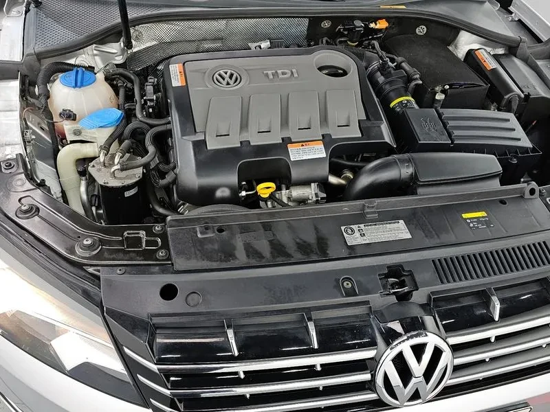 VW Passat 2.0 TDI, снимка 6 - Автомобили и джипове - 54298569