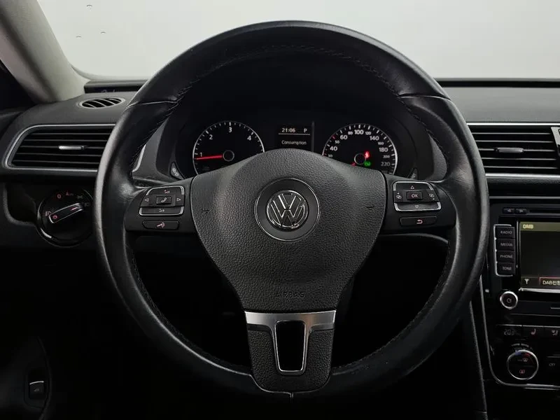 VW Passat 2.0 TDI, снимка 13 - Автомобили и джипове - 54298569