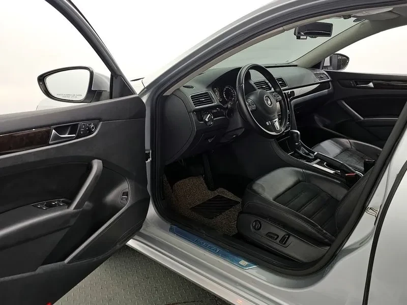 VW Passat 2.0 TDI, снимка 10 - Автомобили и джипове - 54298569