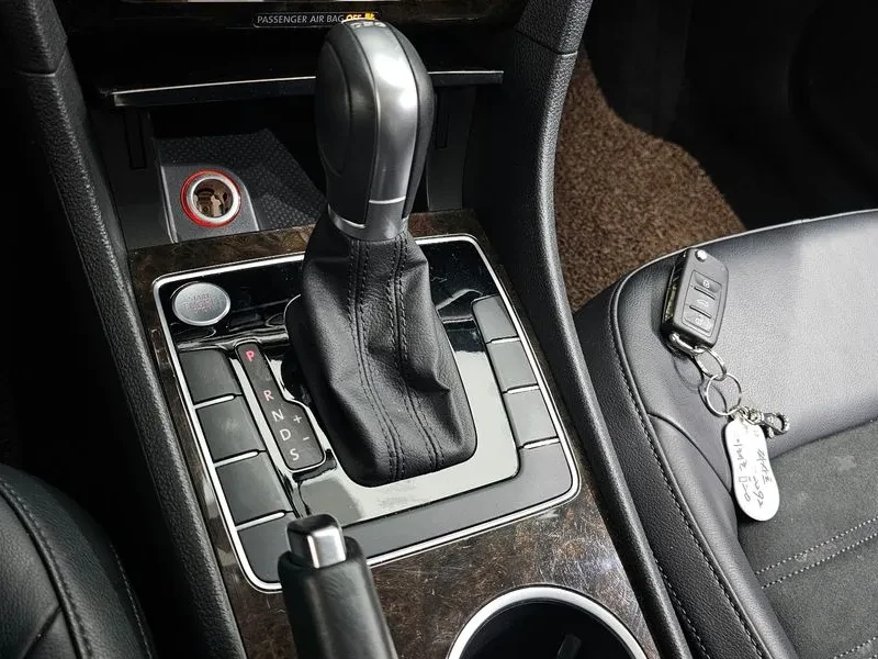 VW Passat 2.0 TDI, снимка 9 - Автомобили и джипове - 54298569