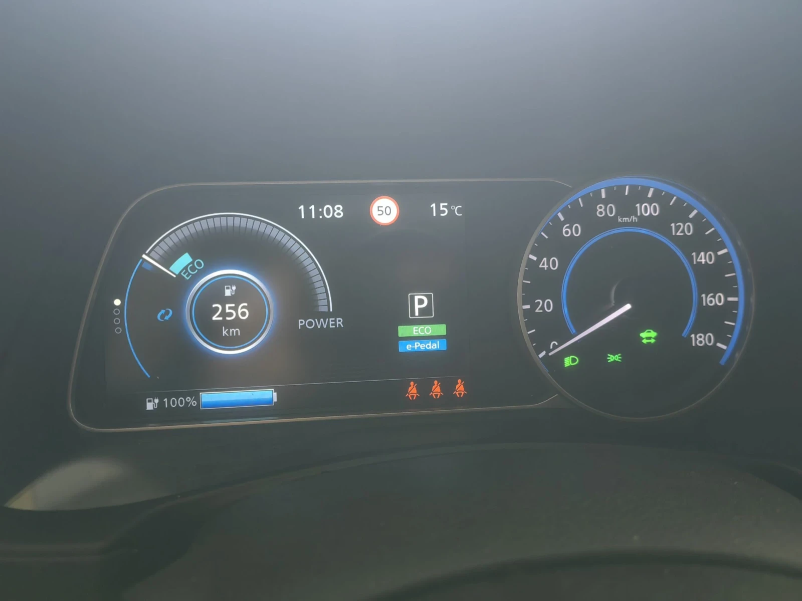 Nissan Leaf  ProPilot Park / 40kw / Термопомпа / Full Led, снимка 10 - Автомобили и джипове - 54389868