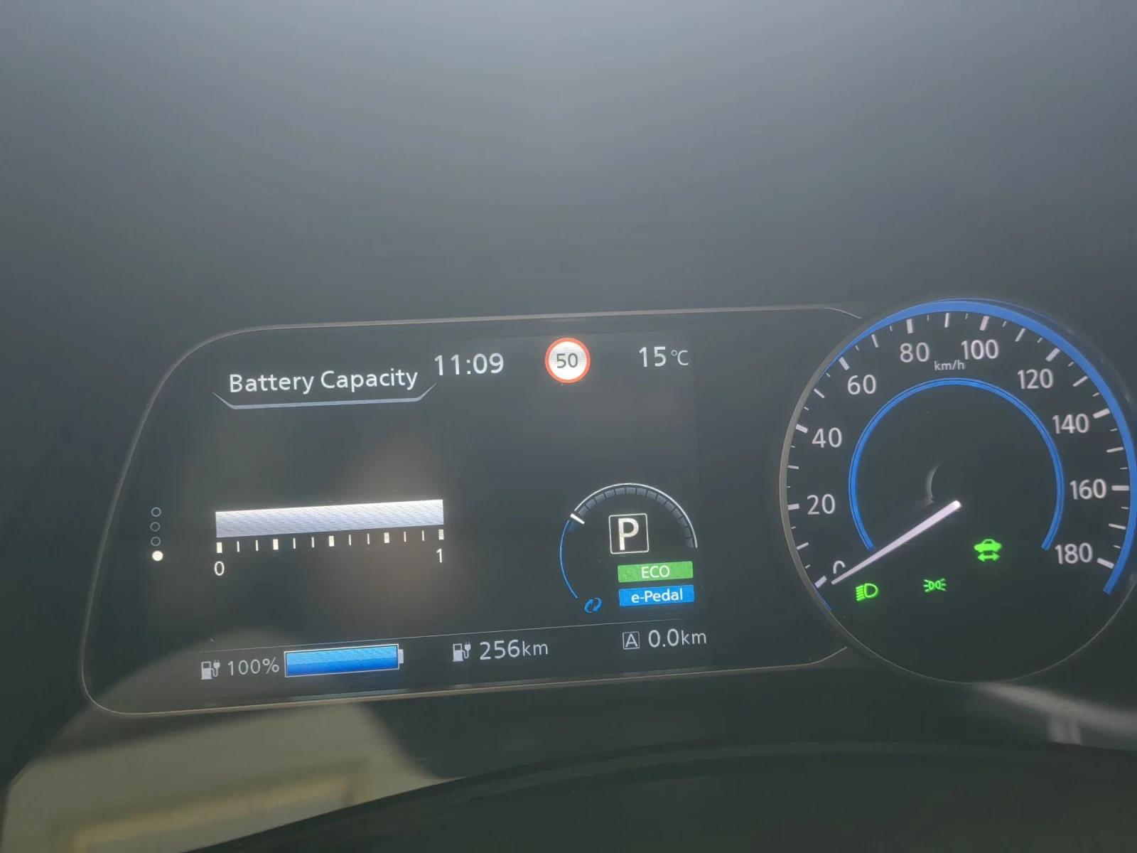 Nissan Leaf  ProPilot Park / 40kw / Термопомпа / Full Led, снимка 11 - Автомобили и джипове - 54389868