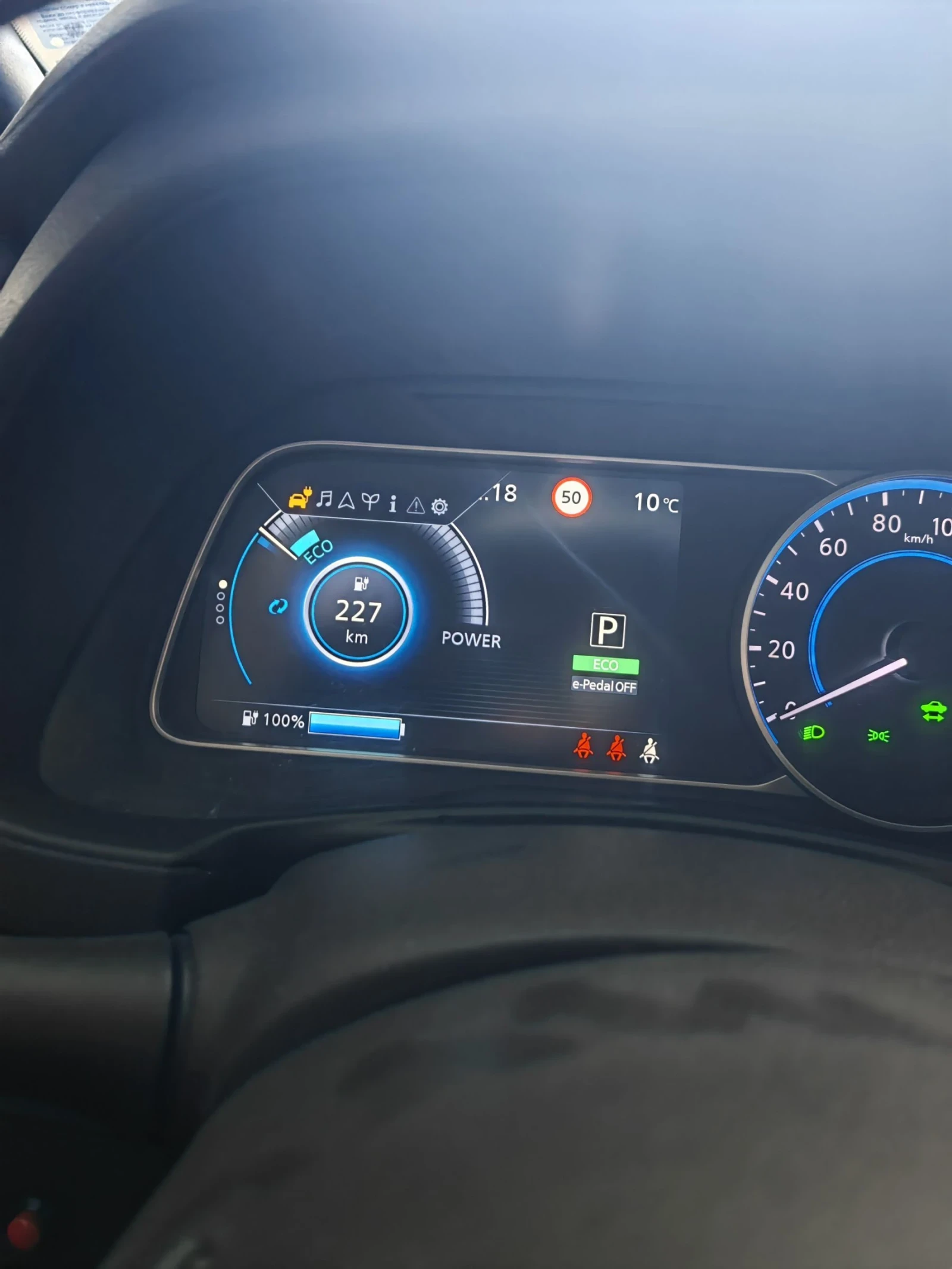 Nissan Leaf  ProPilot Park / 40kw / Термопомпа - изображение 8