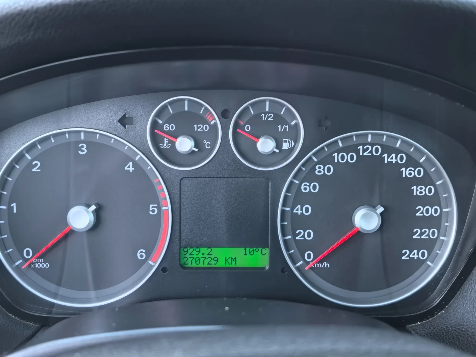 Ford Focus 1.6 TDCI  - изображение 10