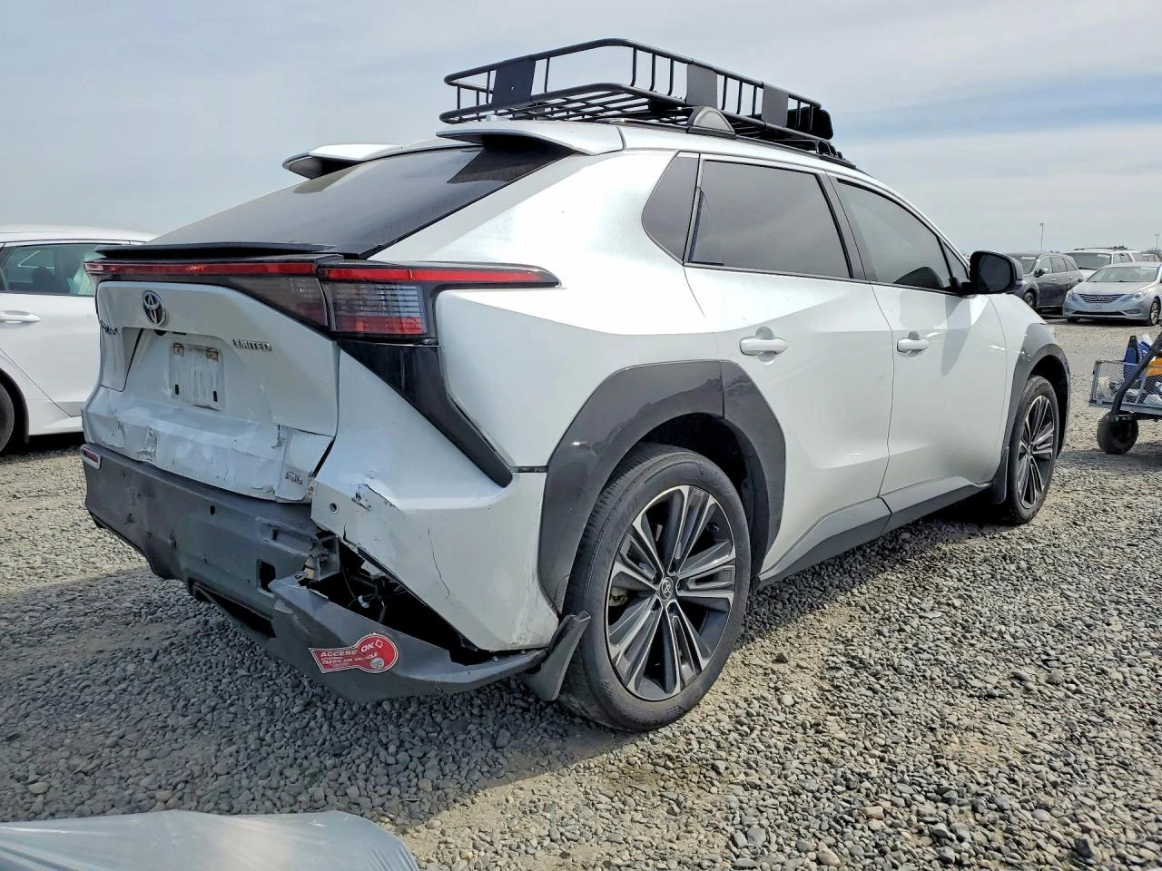 Toyota bZ4X Limited, снимка 3 - Автомобили и джипове - 53935389