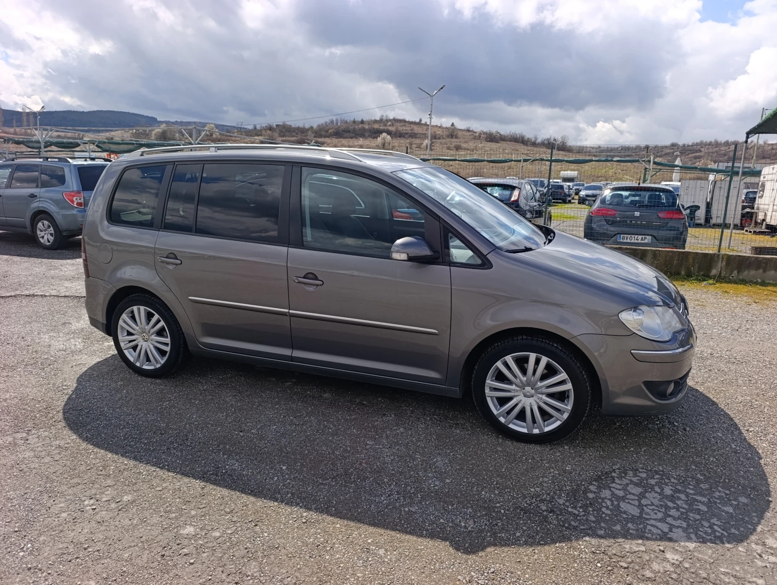 VW Touran 2.0TDI Sportline 8v-Facelift, снимка 4 - Автомобили и джипове - 54365645