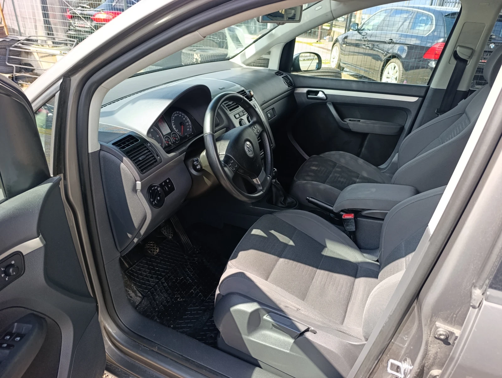 VW Touran 2.0TDI Sportline 8v-Facelift, снимка 10 - Автомобили и джипове - 54365645