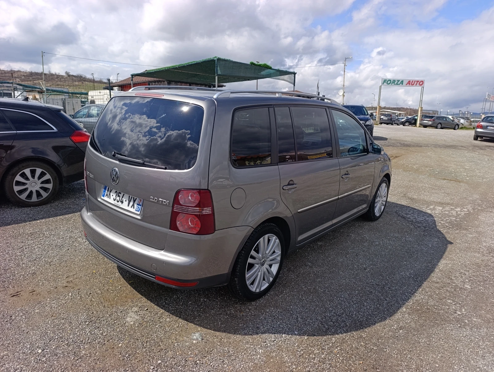 VW Touran 2.0TDI Sportline 8v-Facelift, снимка 5 - Автомобили и джипове - 54365645