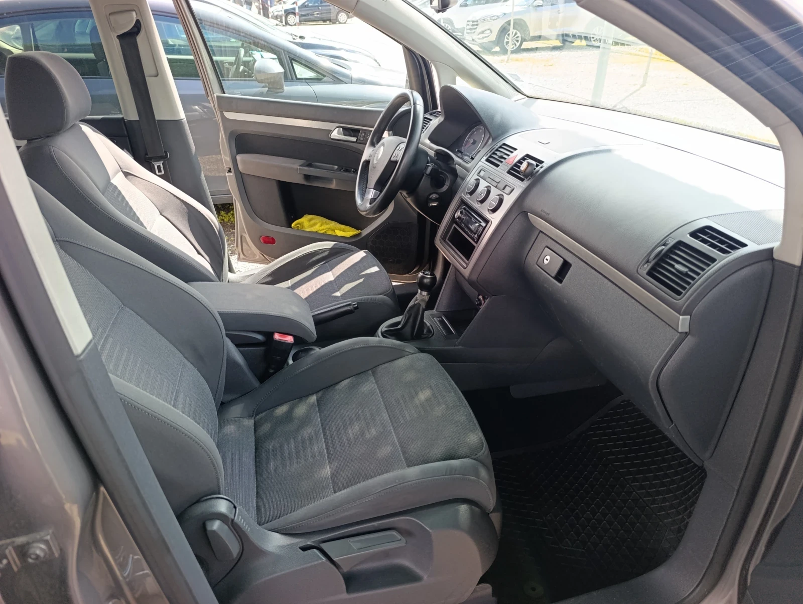 VW Touran 2.0TDI Sportline 8v-Facelift, снимка 12 - Автомобили и джипове - 54365645