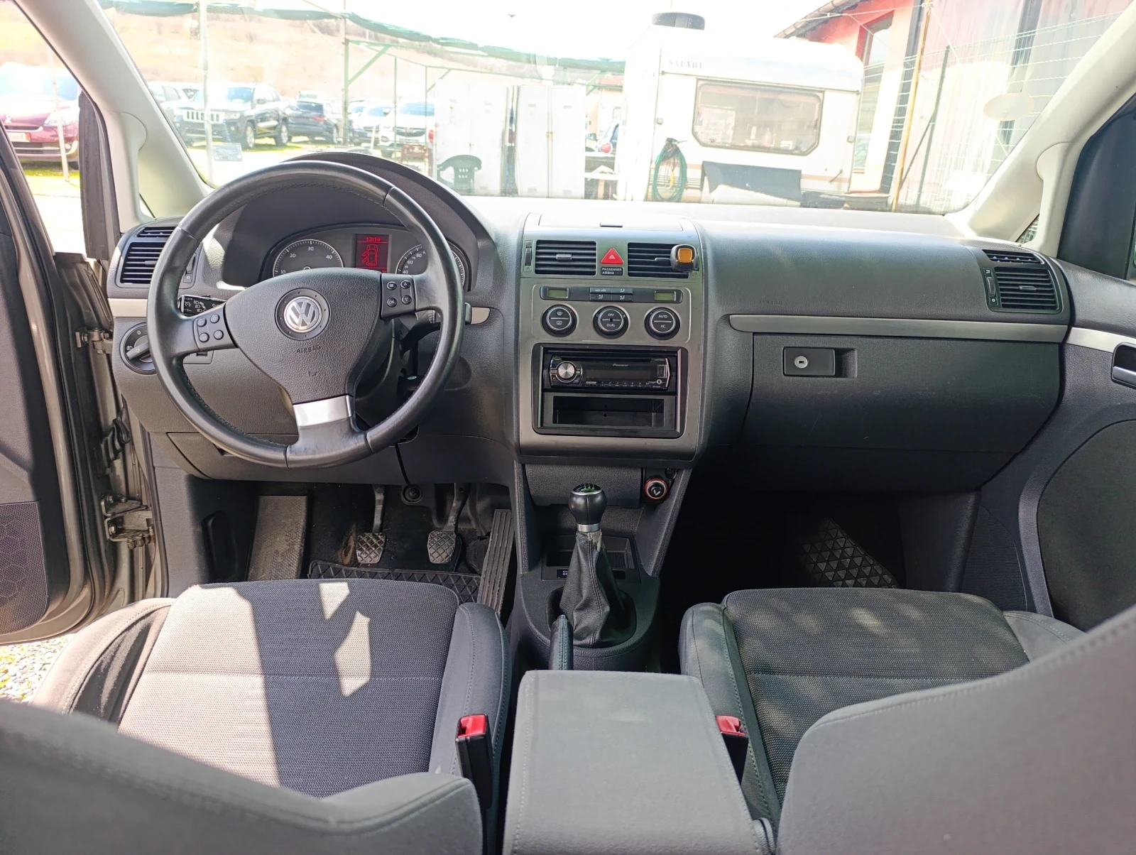 VW Touran 2.0TDI Sportline 8v-Facelift, снимка 11 - Автомобили и джипове - 54365645