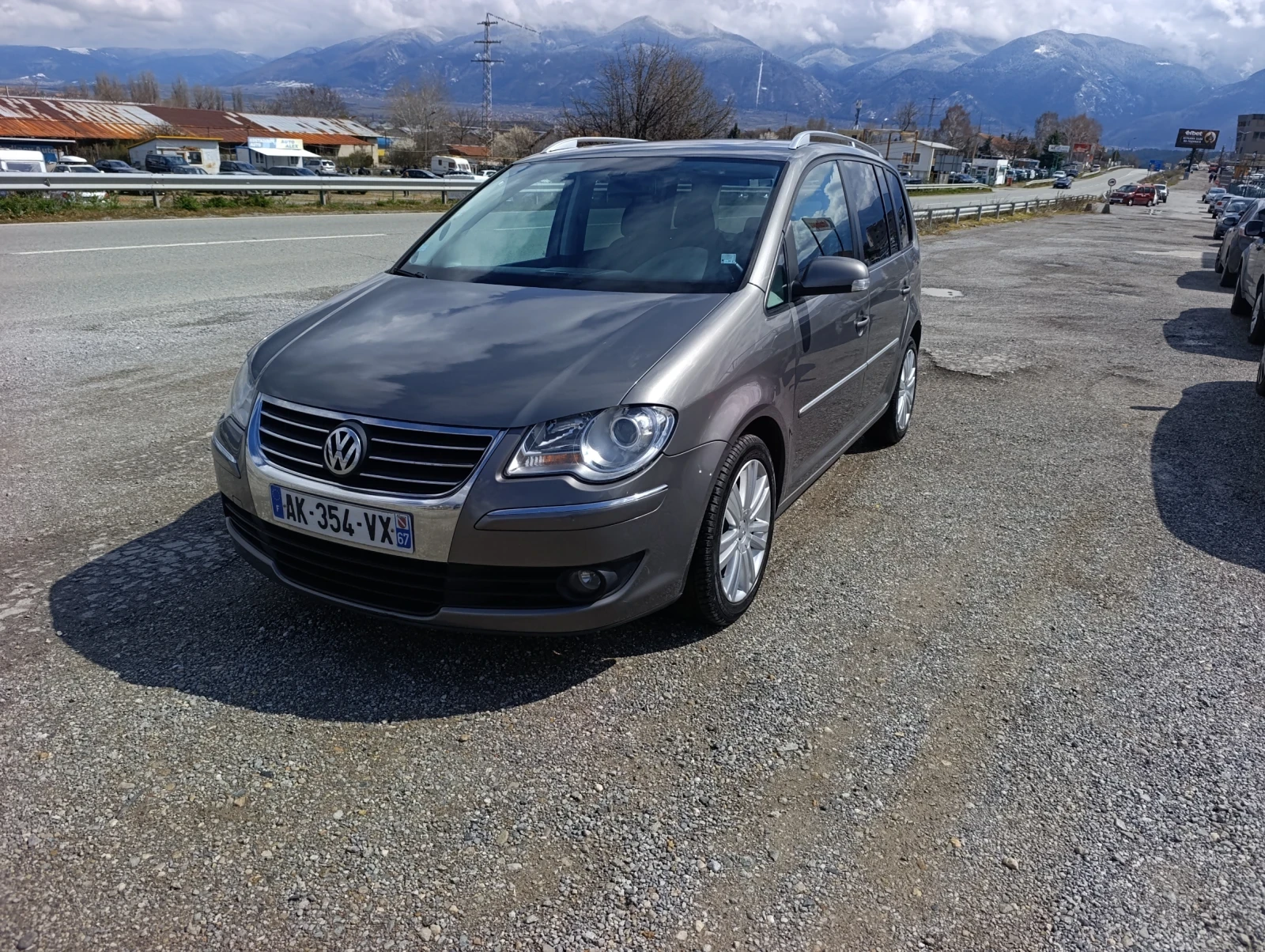 VW Touran 2.0TDI Sportline 8v-Facelift, снимка 8 - Автомобили и джипове - 54365645