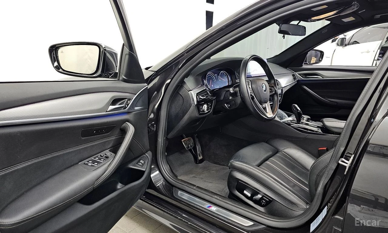 BMW 530 XDRIVE* M* SPORT* HUD* КАМЕРА* SUNROOF* , снимка 8 - Автомобили и джипове - 54997111