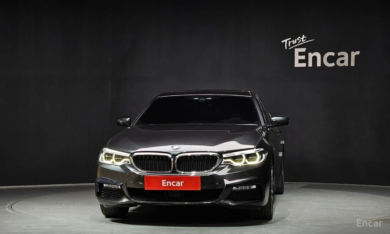 BMW 530 XDRIVE* M* SPORT* HUD* КАМЕРА* SUNROOF* , снимка 2 - Автомобили и джипове - 54997111