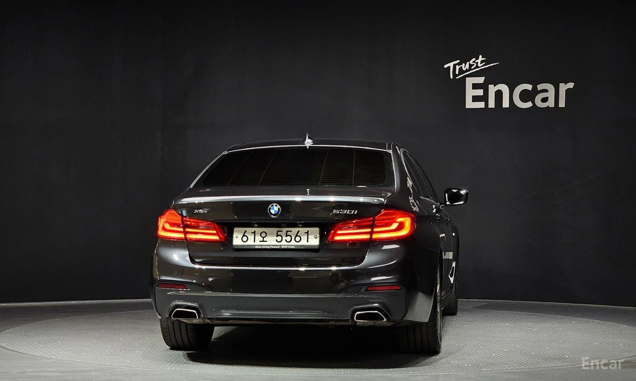 BMW 530 XDRIVE* M* SPORT* HUD* КАМЕРА* SUNROOF* , снимка 4 - Автомобили и джипове - 54997111