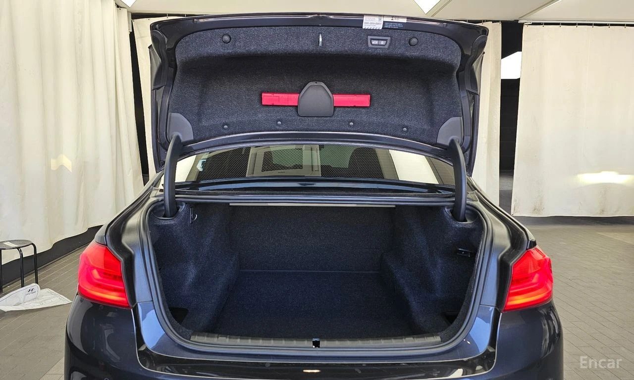 BMW 530 XDRIVE* M* SPORT* HUD* КАМЕРА* SUNROOF* , снимка 14 - Автомобили и джипове - 54997111