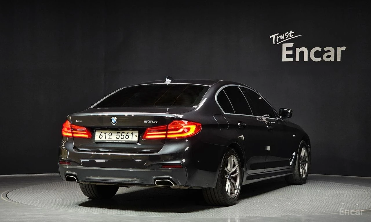 BMW 530 XDRIVE* M* SPORT* HUD* КАМЕРА* SUNROOF* , снимка 3 - Автомобили и джипове - 54997111