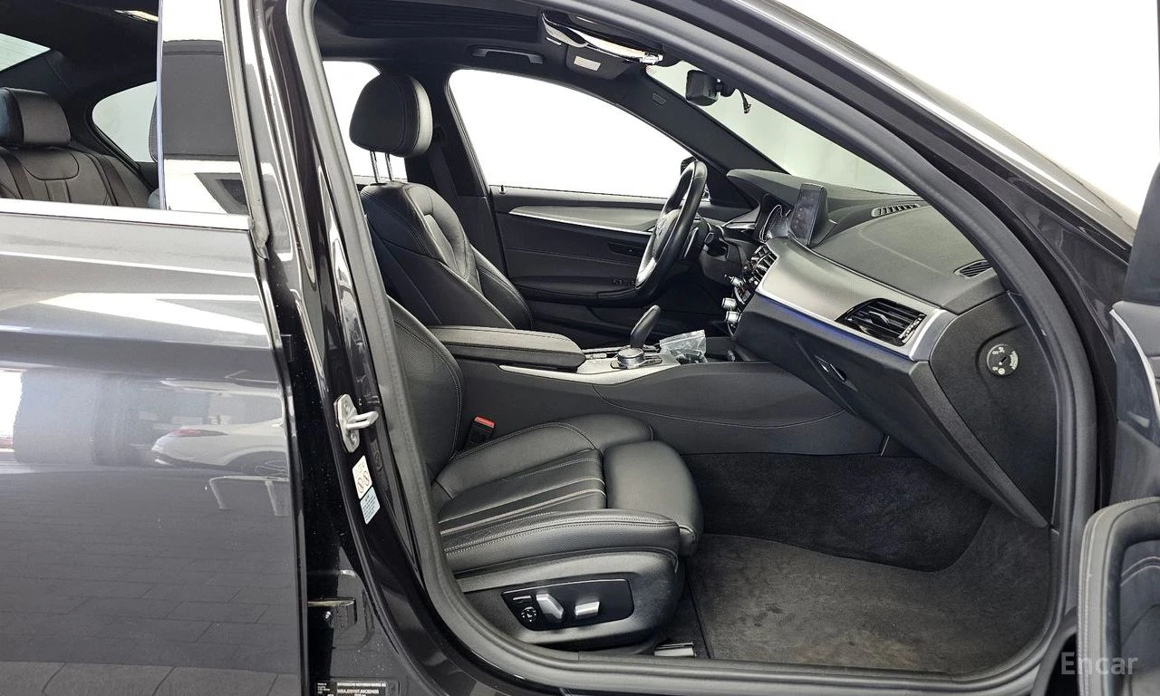 BMW 530 XDRIVE* M* SPORT* HUD* КАМЕРА* SUNROOF* , снимка 9 - Автомобили и джипове - 54997111