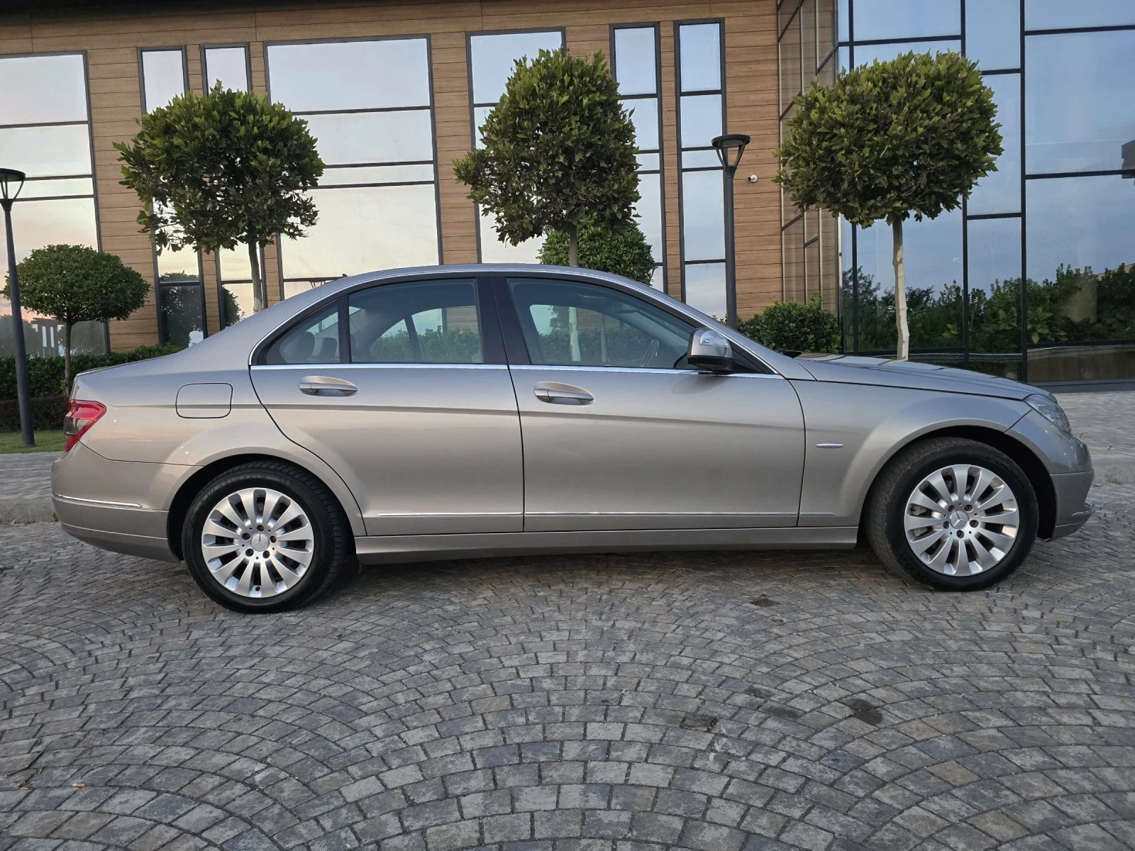 Mercedes-Benz C 220 CDI Avantgarde Мотор 646, снимка 5 - Автомобили и джипове - 55319596