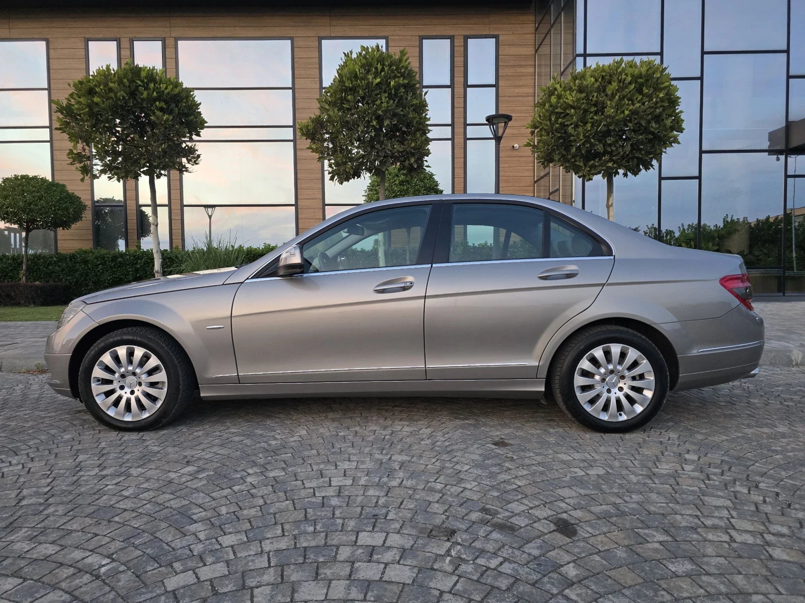 Mercedes-Benz C 220 CDI Avantgarde Мотор 646, снимка 2 - Автомобили и джипове - 55319596