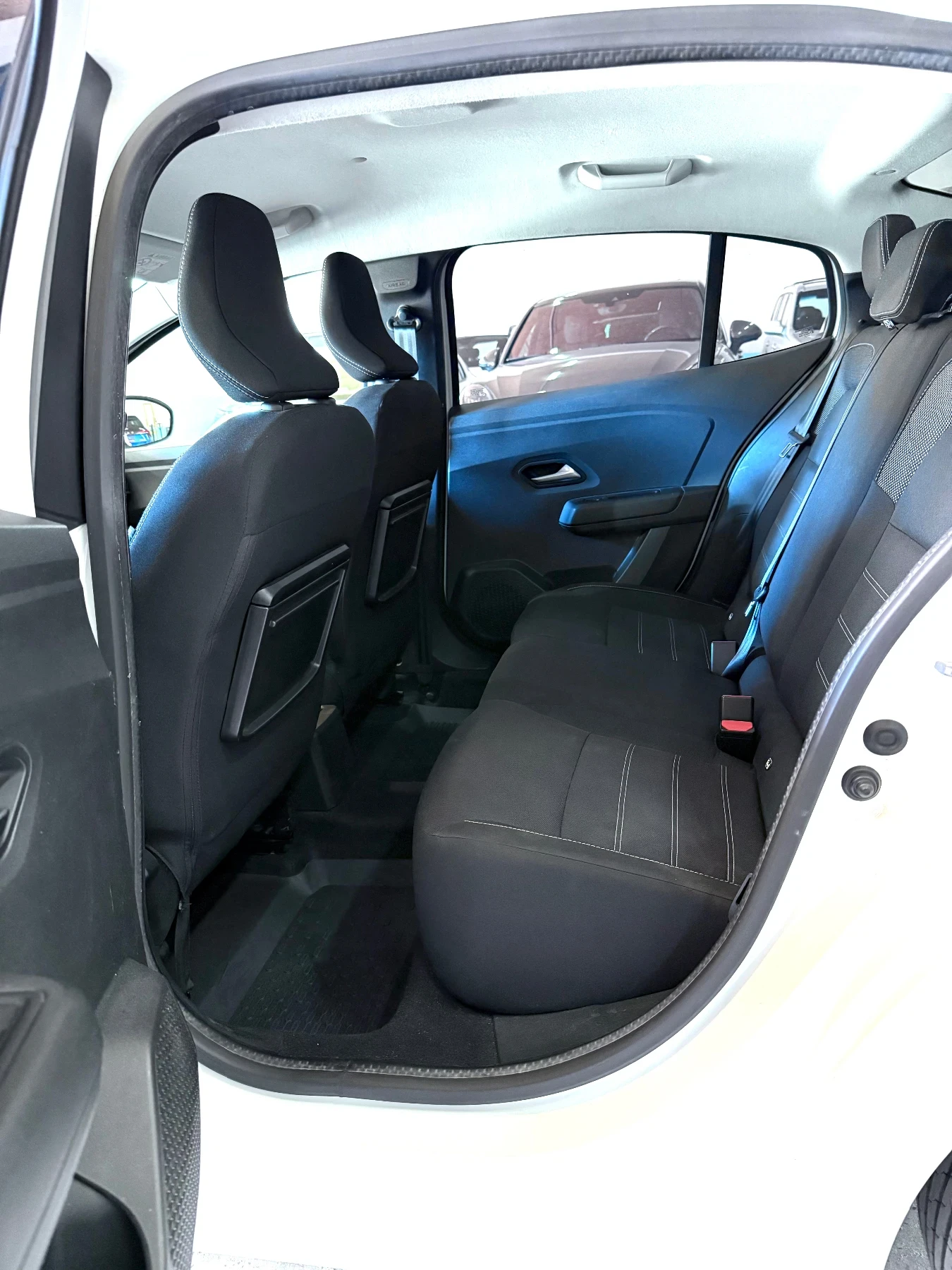 Dacia Logan TCe Автоматик 11.2021г.* ТОП Оборудване* Навигация, снимка 11 - Автомобили и джипове - 55828727