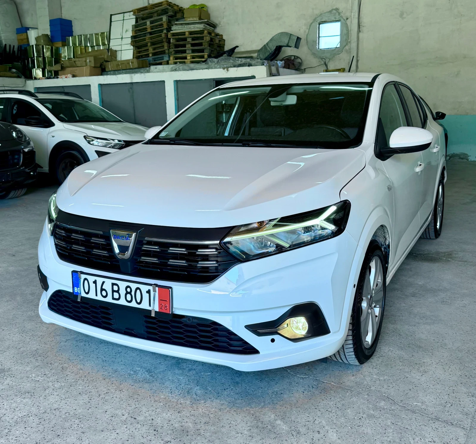 Dacia Logan TCe Автоматик 11.2021г.* ТОП Оборудване* Навигация, снимка 3 - Автомобили и джипове - 55828727