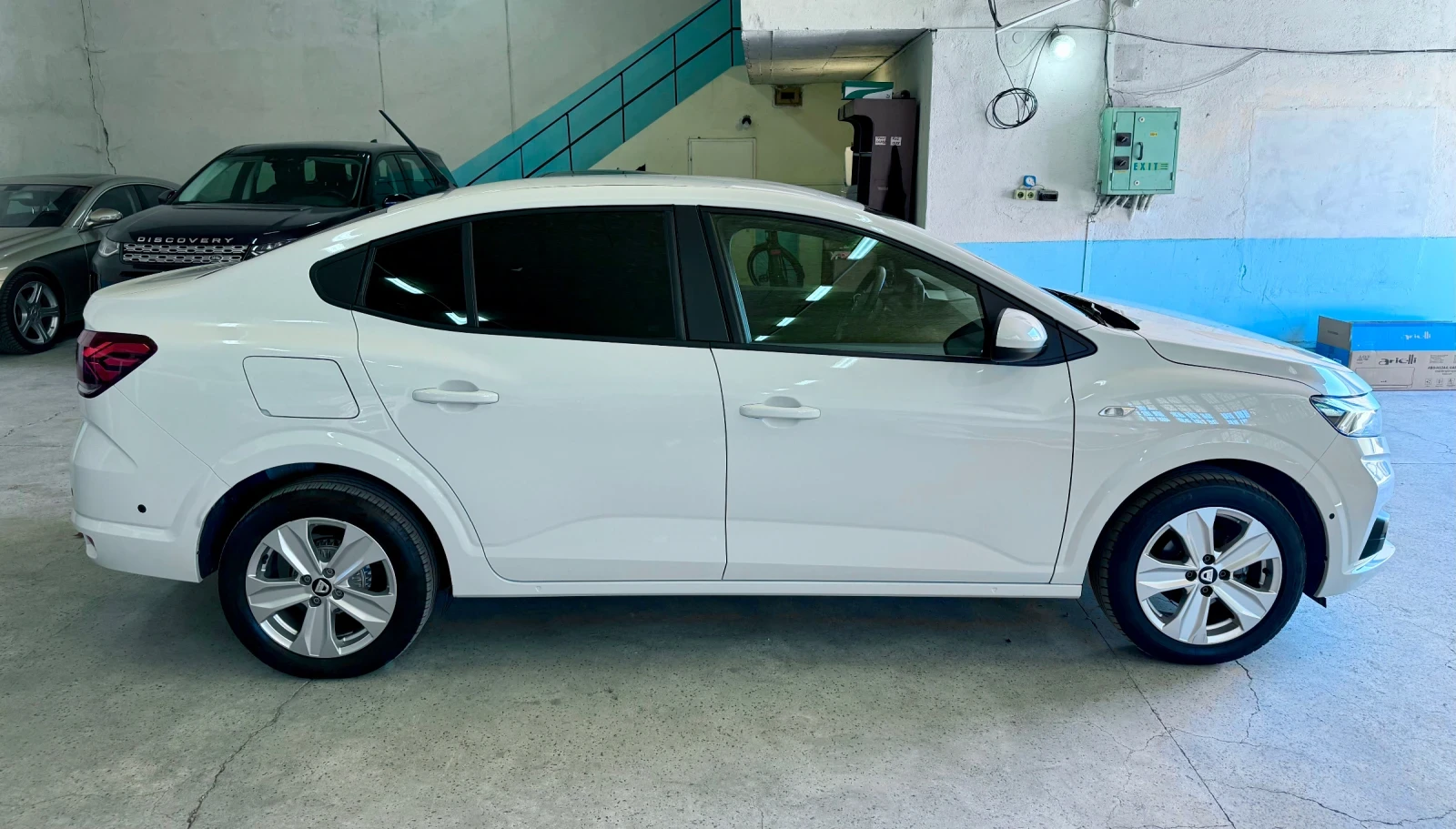 Dacia Logan TCe Автоматик 11.2021г.* ТОП Оборудване* Навигация, снимка 8 - Автомобили и джипове - 55828727